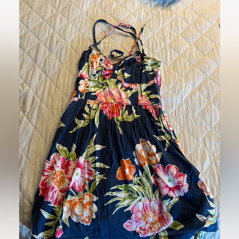 Hollister floral dress. Criss cross back. Size medium